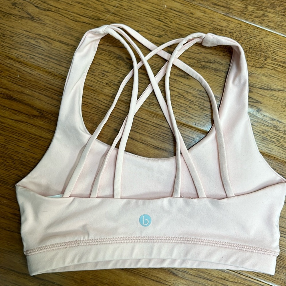 Cotton on size small Body sports bra, pastel pink